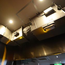 笠岡町 肉料理 ズシオ 新装工事（排気ダクト）