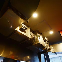 笠岡町 肉料理 ズシオ 新装工事（排気ダクト）